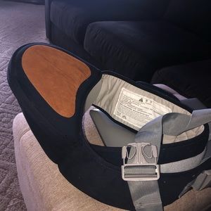 Hip seat for baby or toddler